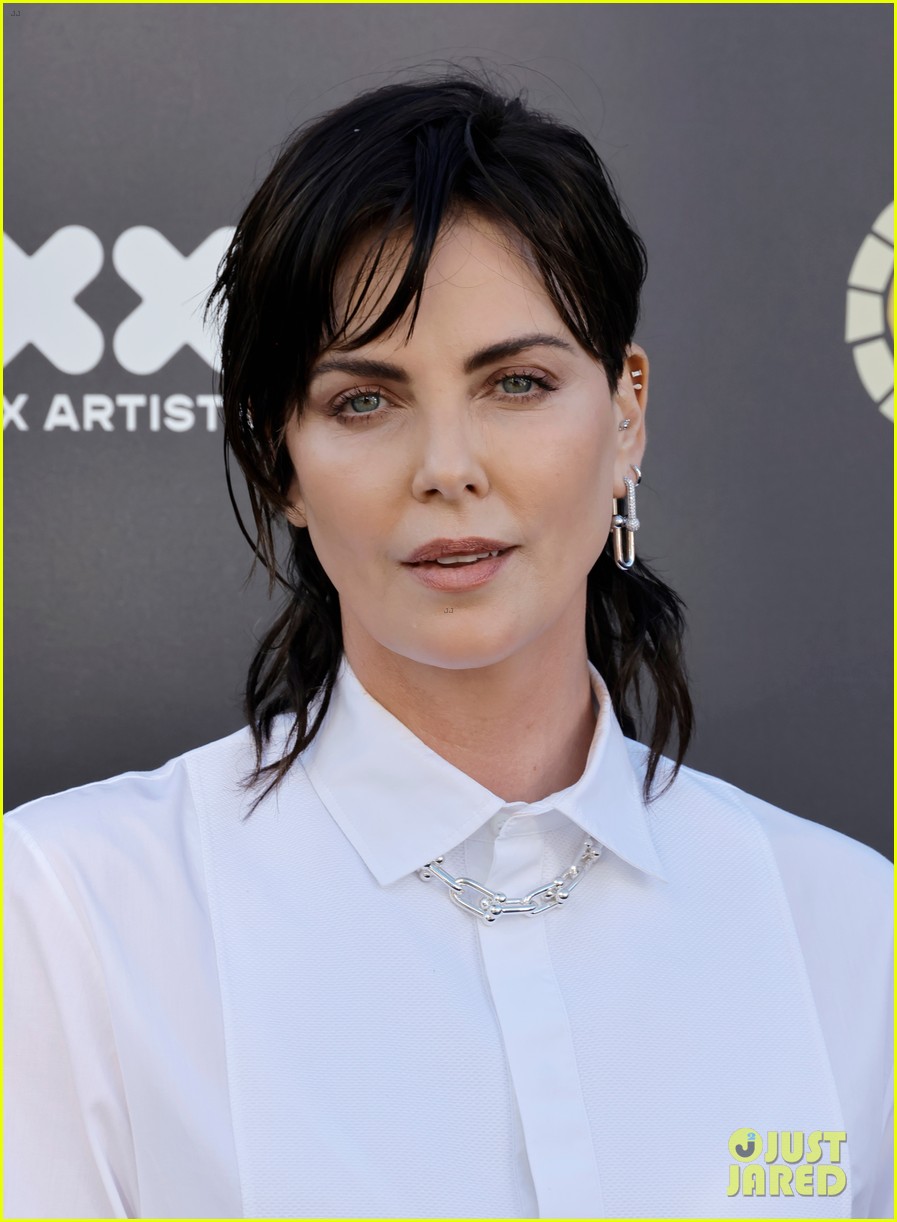 charlize theron debuts black hair at her charity event 124773917