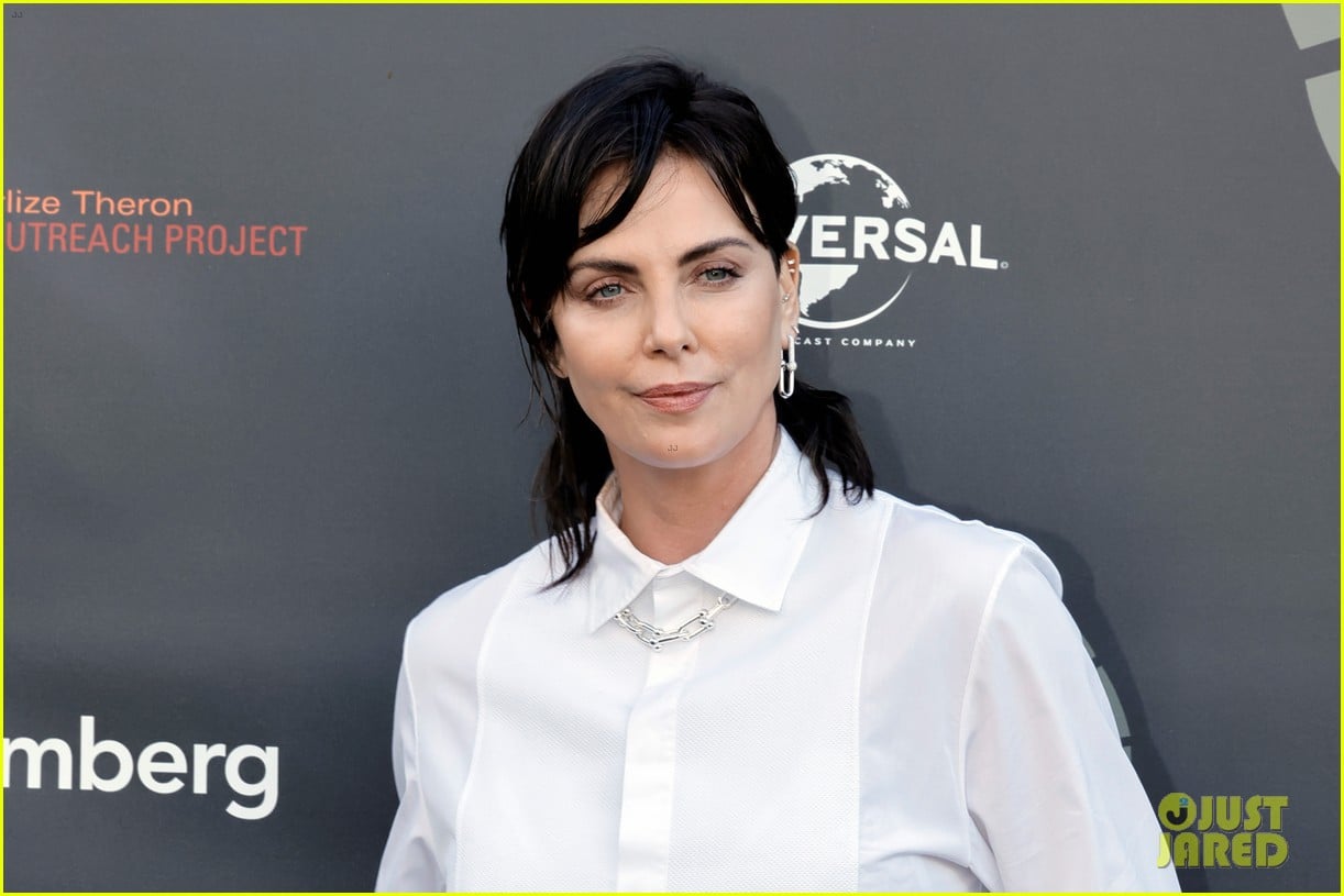 charlize theron debuts black hair at her charity event 194773924