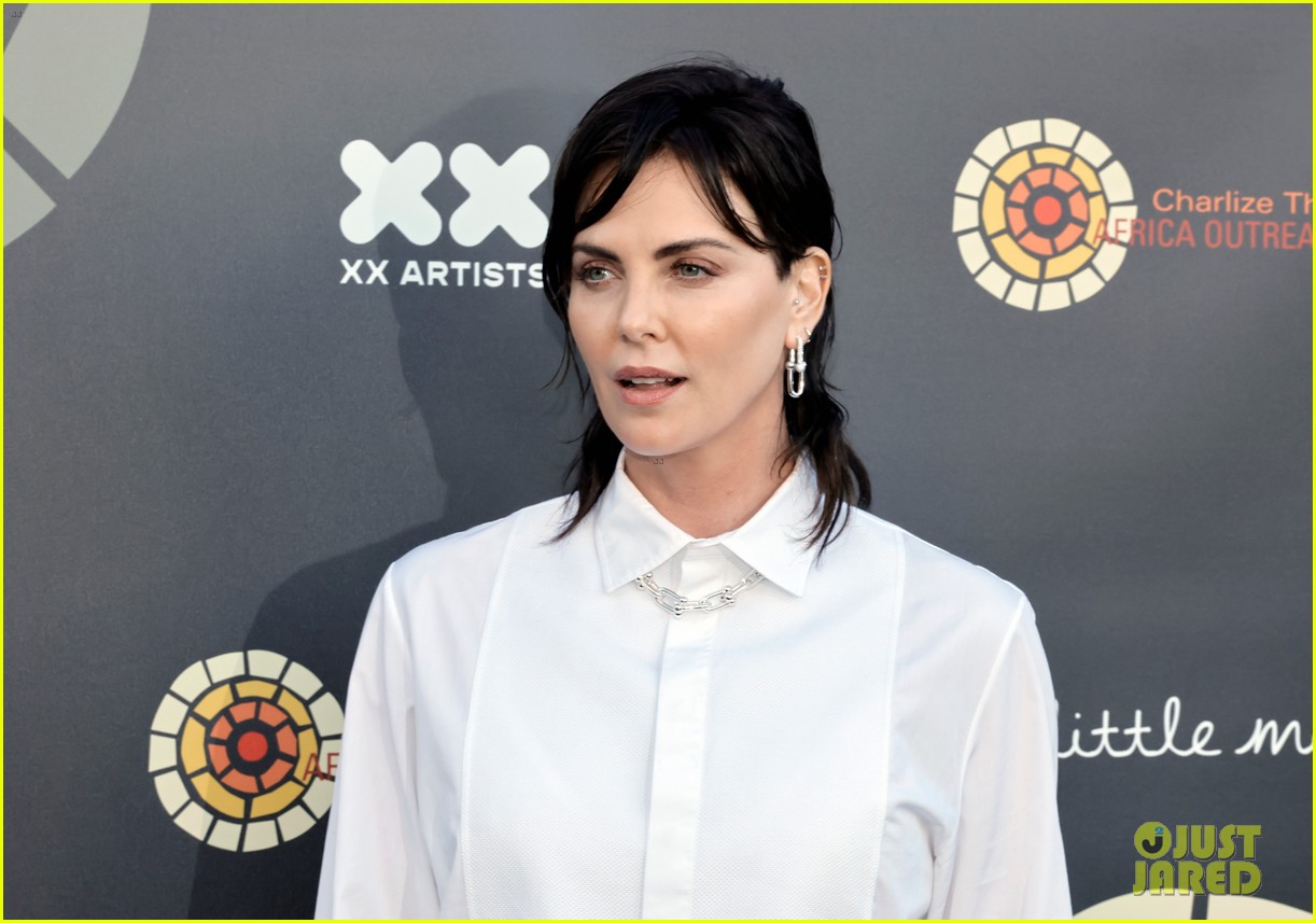 charlize theron debuts black hair at her charity event 244773929