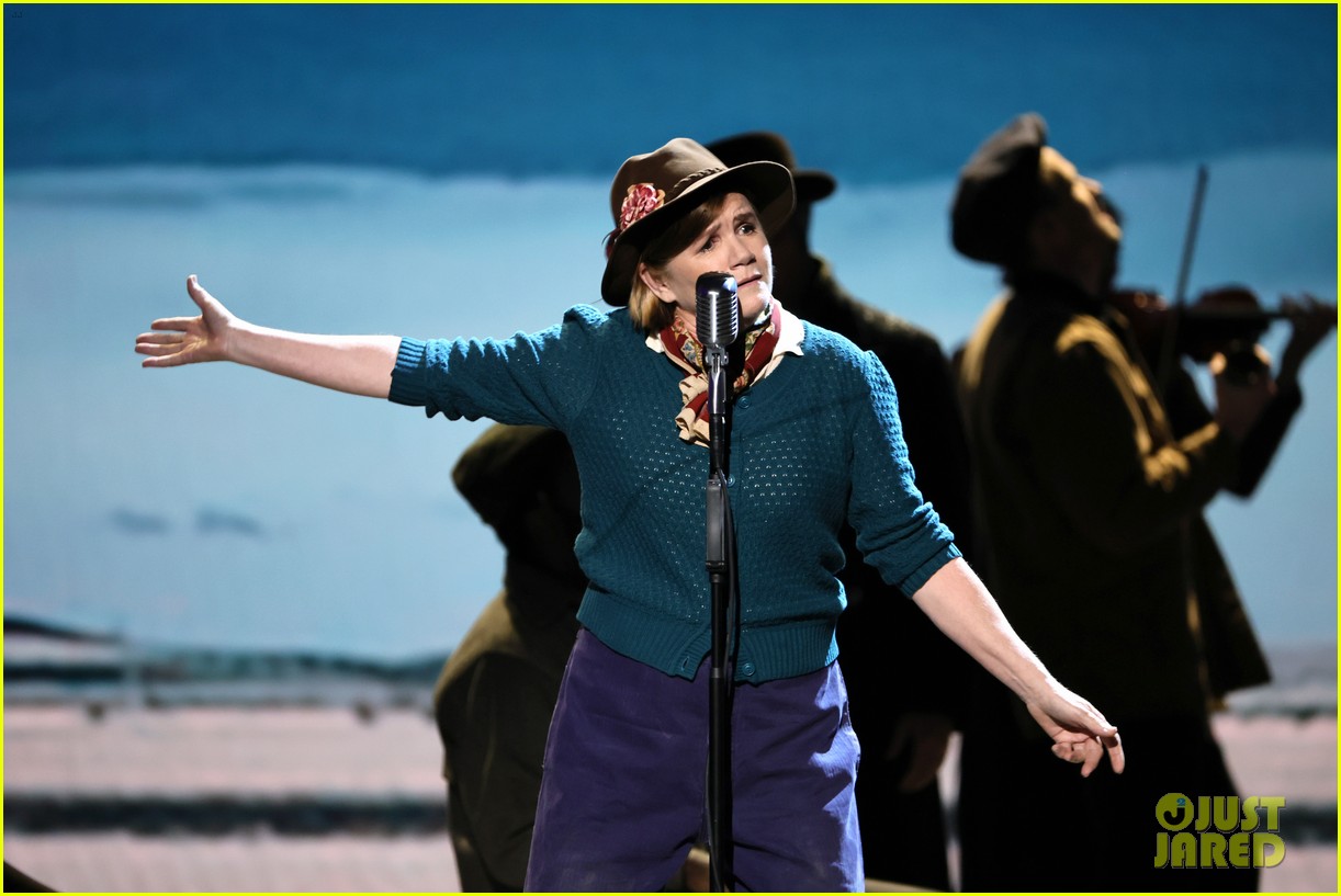 Photo girl from the north country perform at tony awards 2022 09