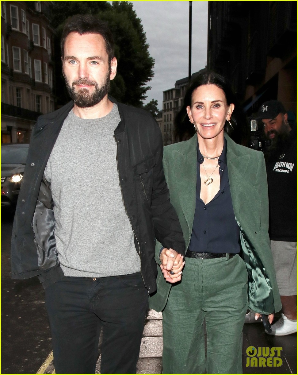 courteney cox celebrates her birthday in london with johnny mcdaid 024778381