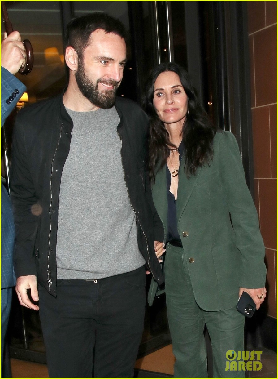 courteney cox celebrates her birthday in london with johnny mcdaid 044778383