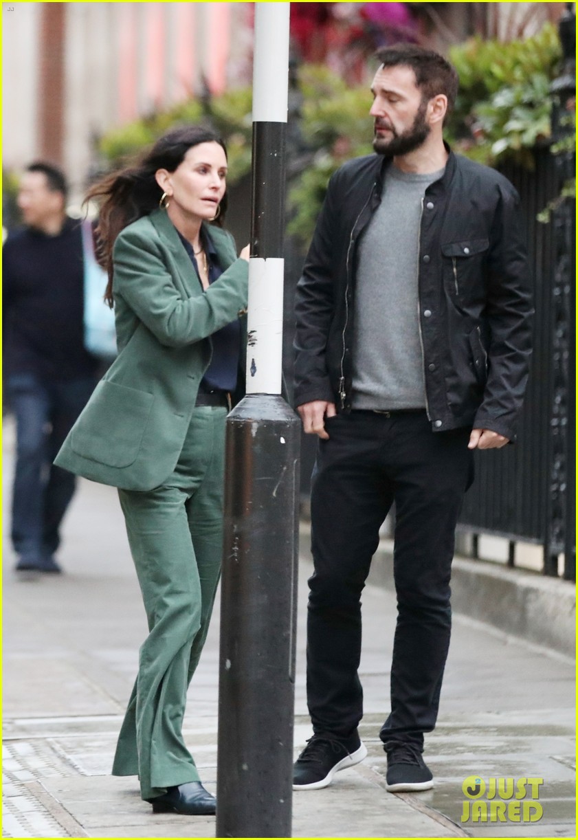 courteney cox celebrates her birthday in london with johnny mcdaid 144778393