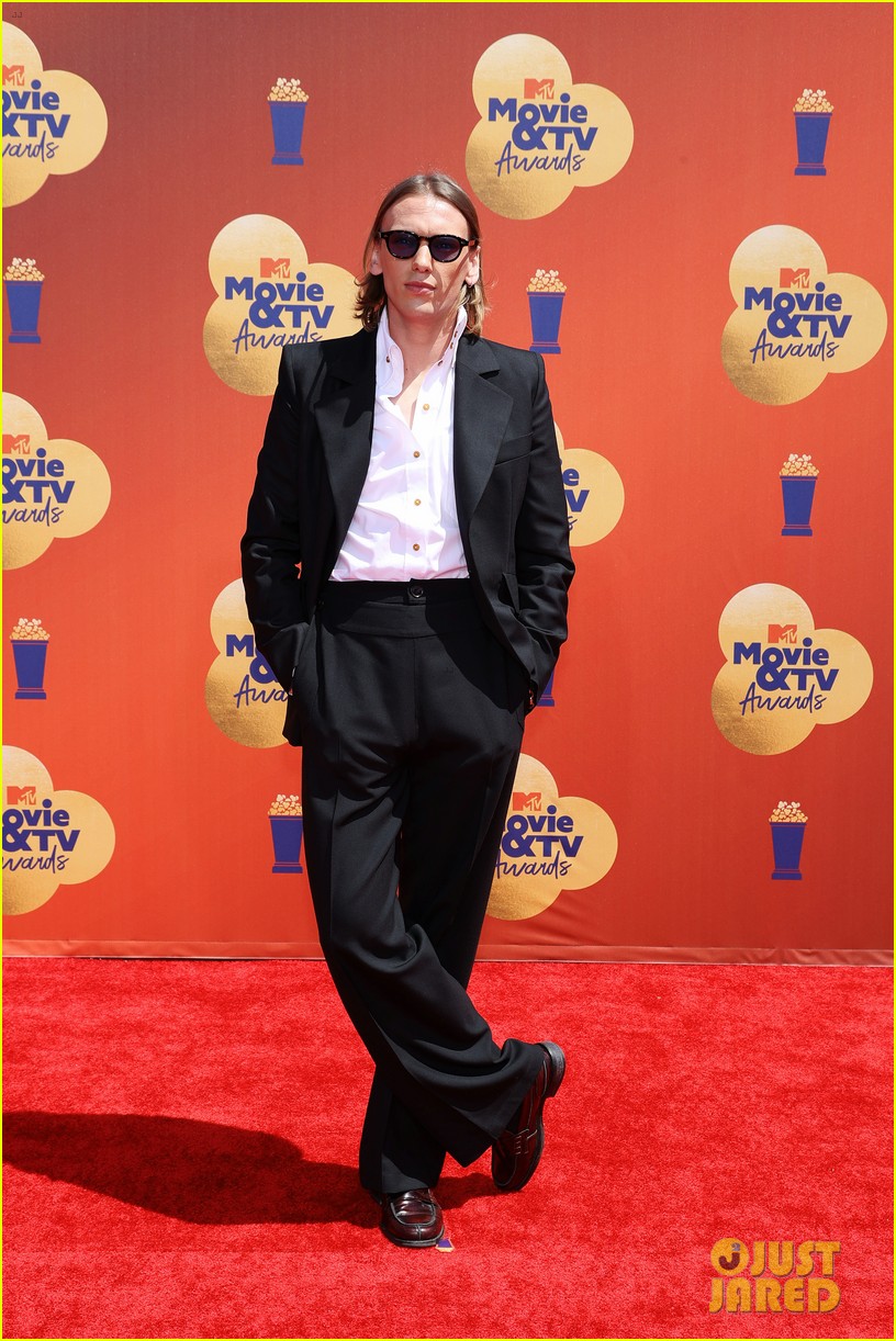 Chris Evans, Glen Powell, & Jay Ellis Present at MTV Movie & TV Awards 2022 Photo 4769889