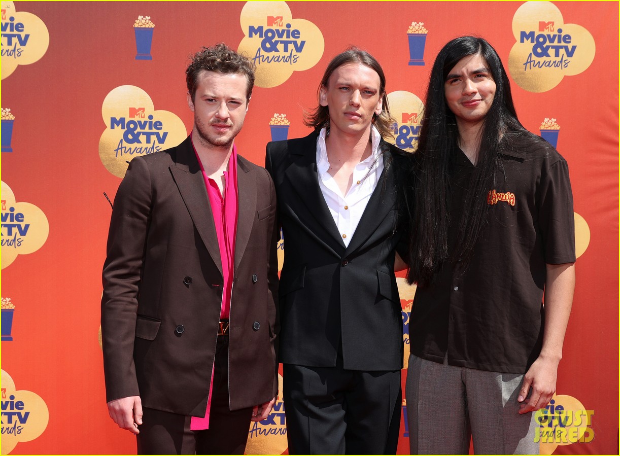 Chris Evans, Glen Powell, & Jay Ellis Present at MTV Movie & TV Awards 2022 Photo 4769892
