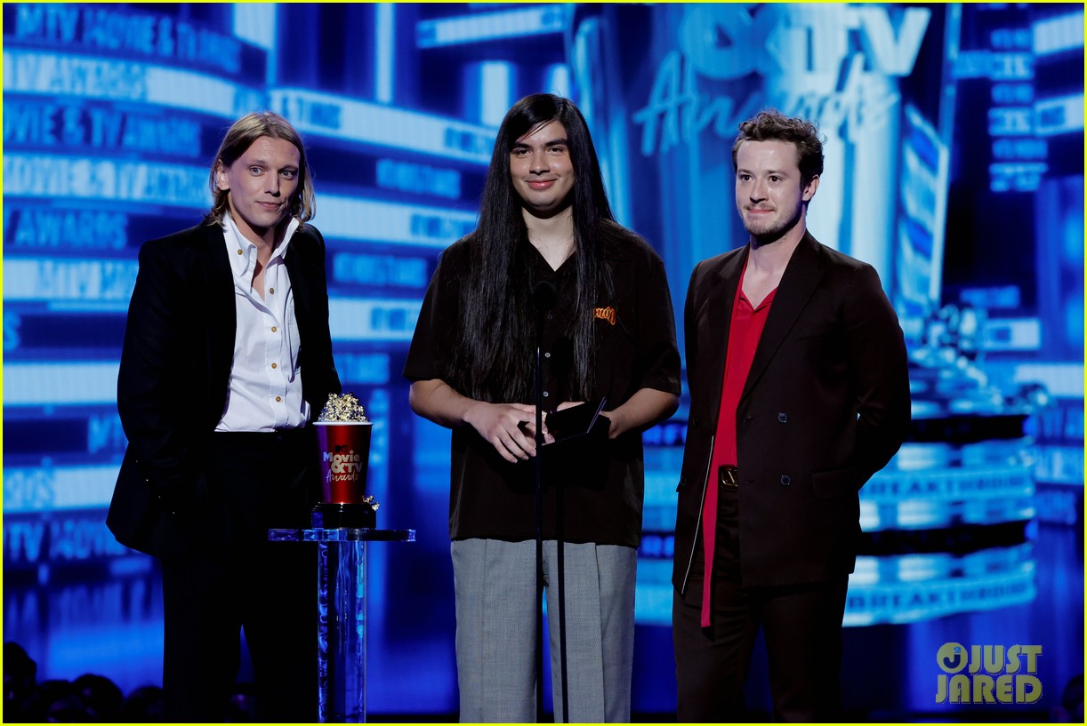 Chris Evans, Glen Powell, & Jay Ellis Present at MTV Movie & TV Awards