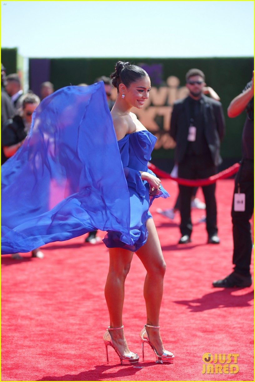 Photo vanessa hudgens blue dress wind hits right mtv awards 16 Photo(02)