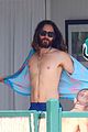 jared leto scales a rock 01