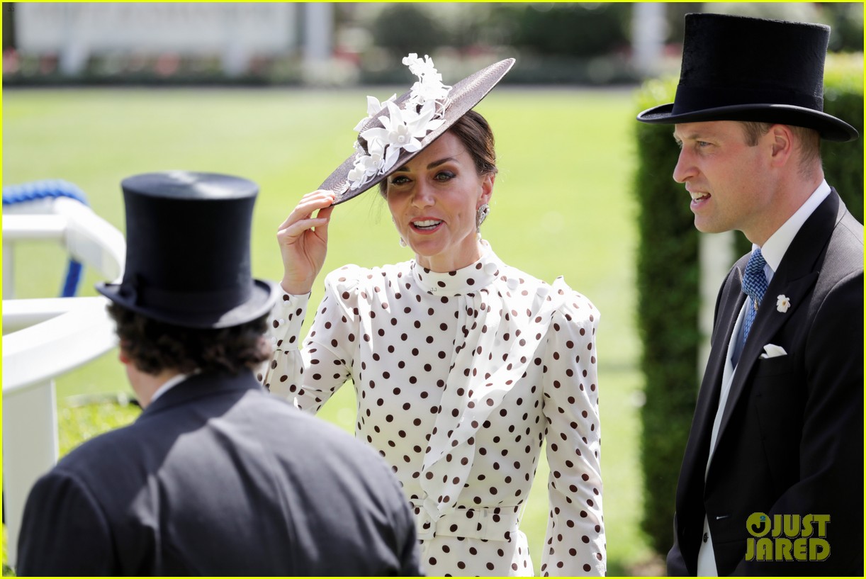 Prince William & Kate Middleton Make a Surprise Appearance at the Royal