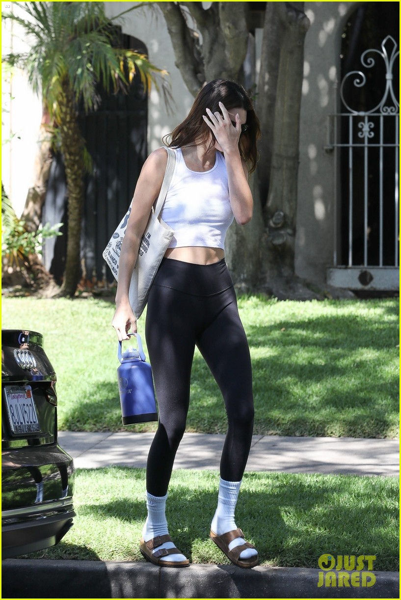 kendall jenner gets in a workout at pilates class 15