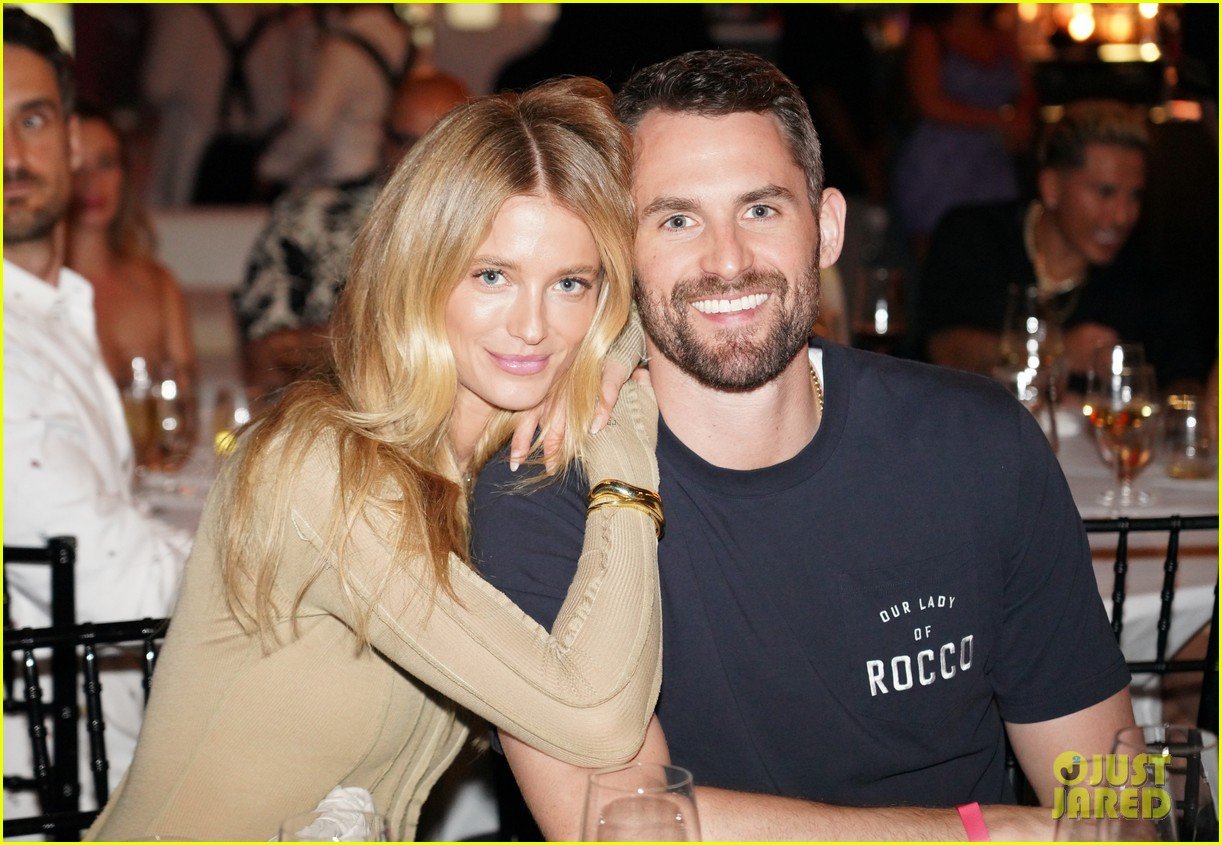 kevin love marries kate bock great gatsby themed wedding 03
