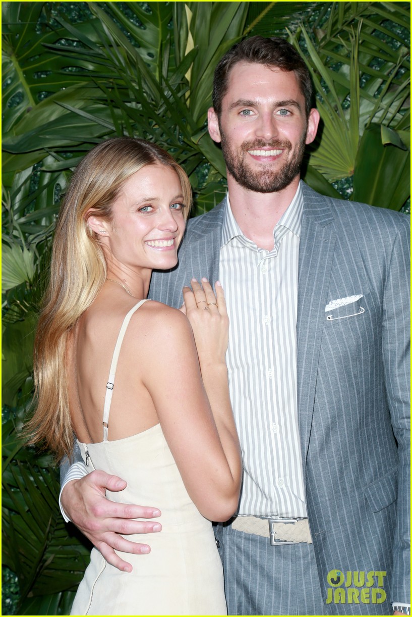 kevin love marries kate bock great gatsby themed wedding 044782036