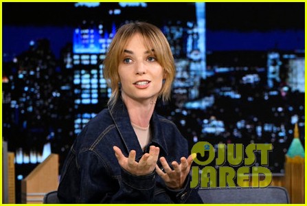 maya hawke discusses her moms abortion 044820555