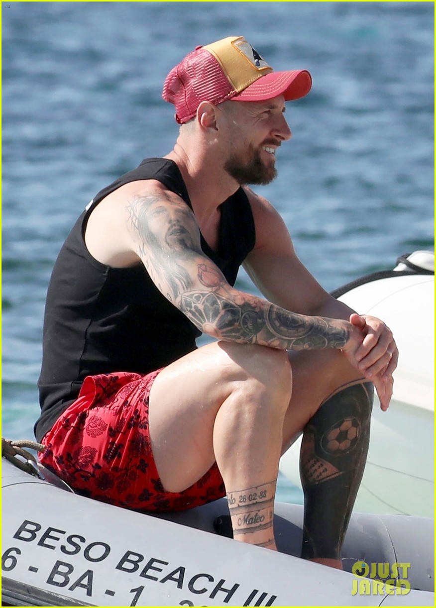lionel messi soaks up the sun on vacation in spain 014783203
