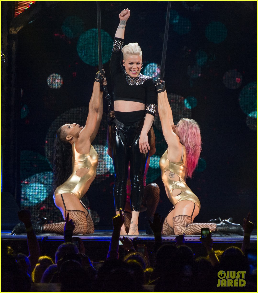 pink calls out fans over roe ruling 014782053