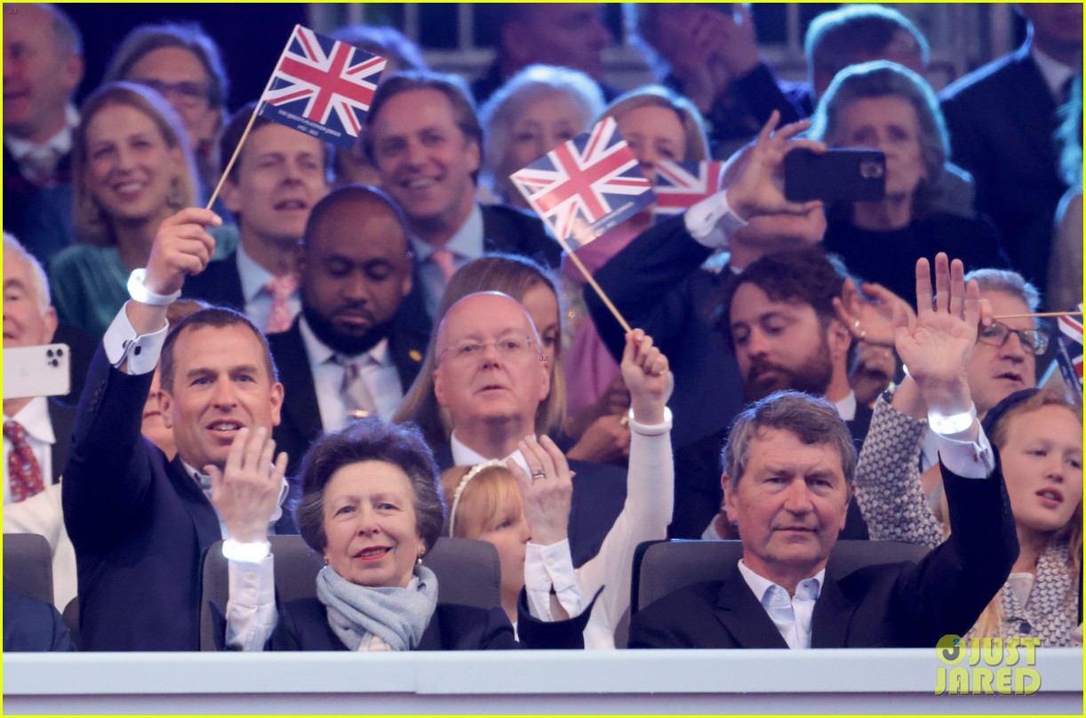 Prince William, Kate Middleton, & Their Kids Join More Royal Family