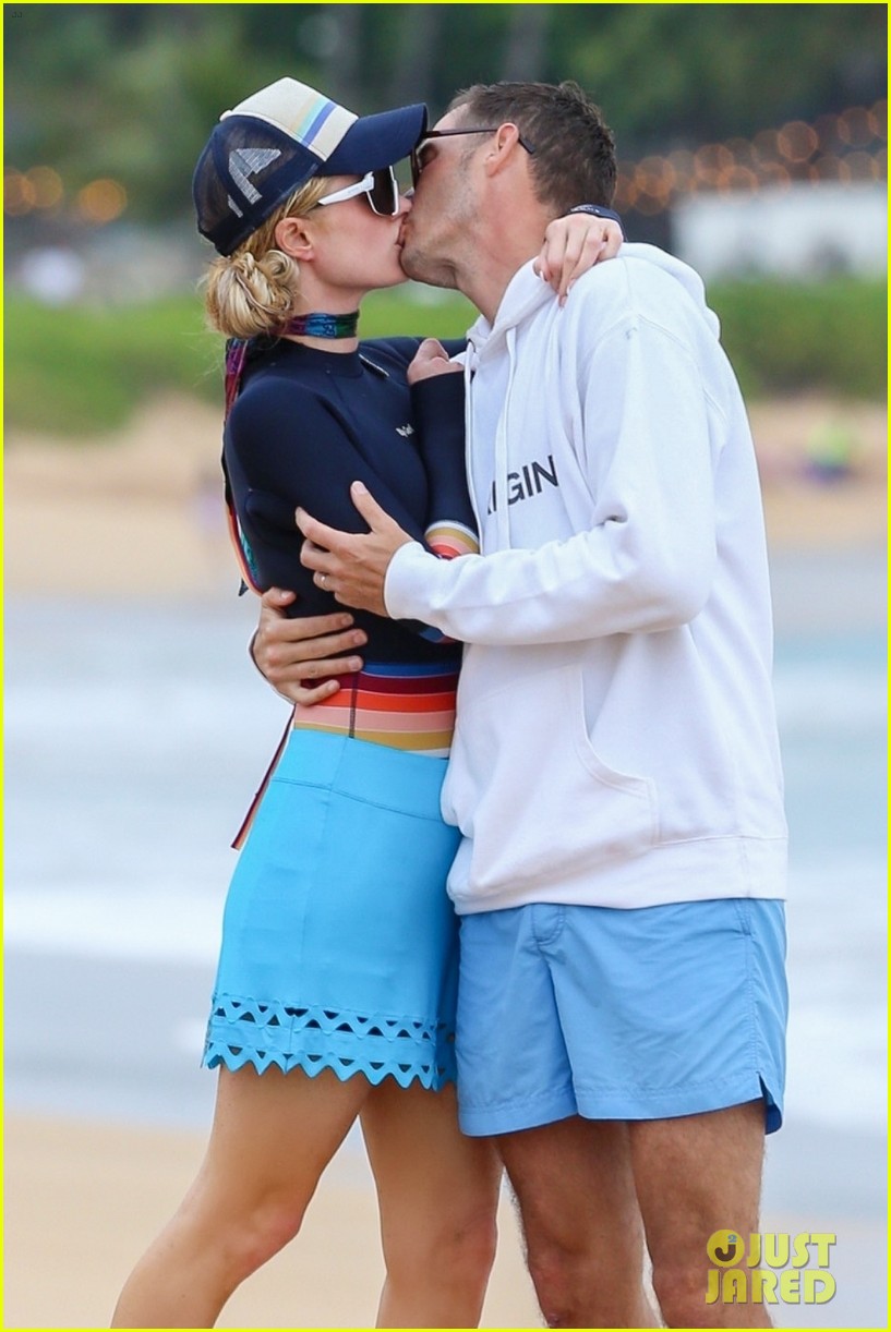 Paris Hilton & Husband Carter Reum Share Sweet Kiss on Vacation in Maui