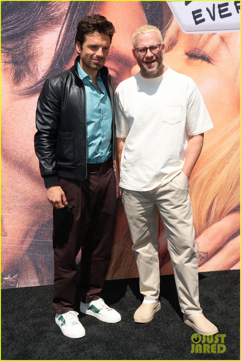 seth rogen debuts bleached blonde hair at pam tommy fyc event 044774865
