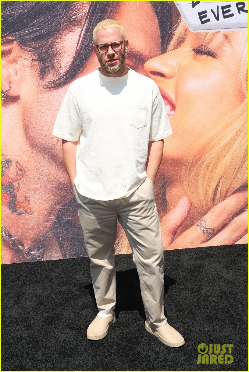seth rogen debuts bleached blonde hair at pam tommy fyc event 064774867