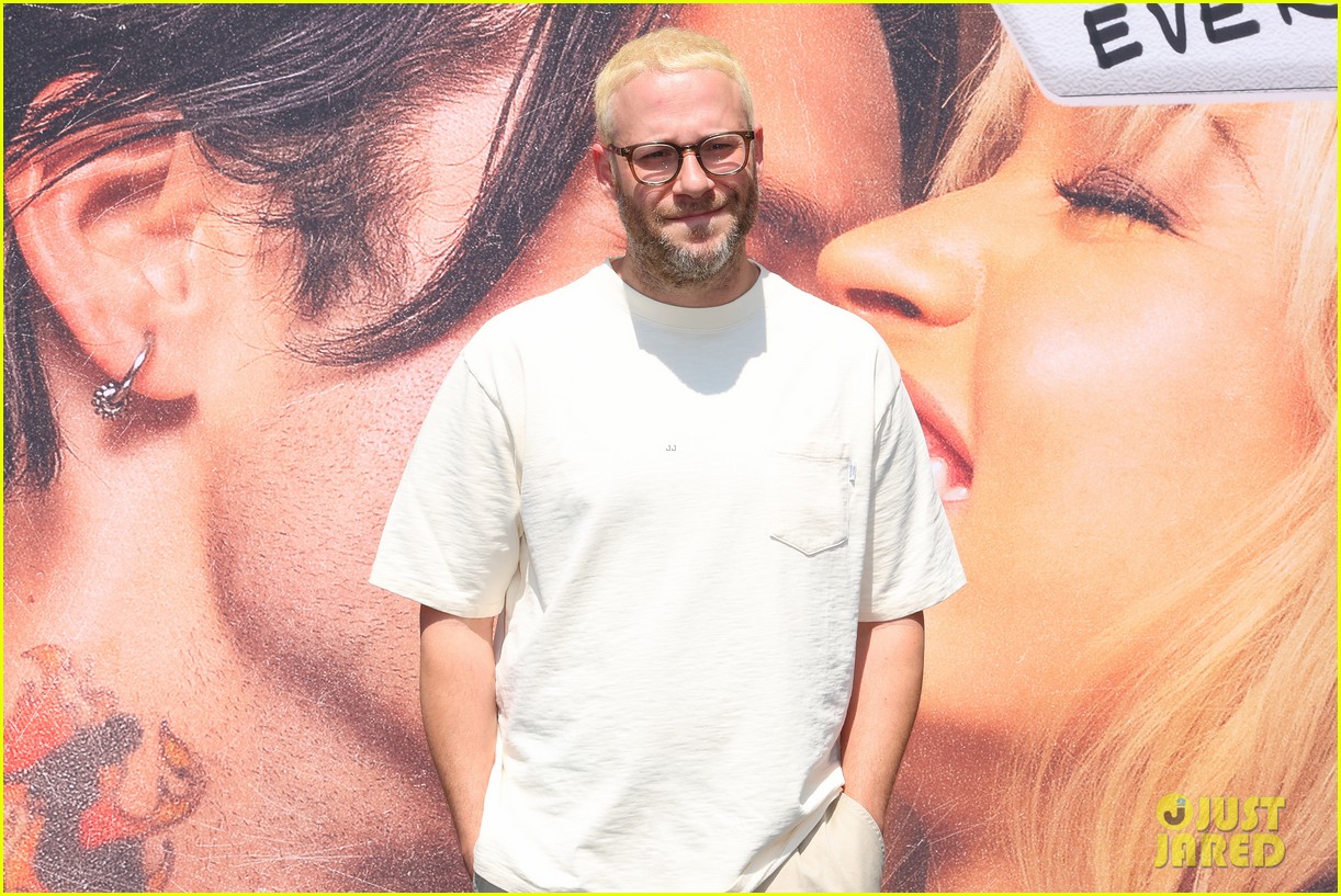 seth rogen debuts bleached blonde hair at pam tommy fyc event 094774870