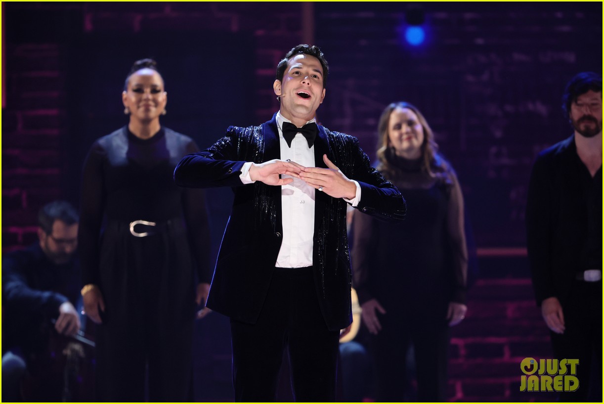 Skylar Astin Leads the 'Spring Awakening' Reunion Performance at Tony ...