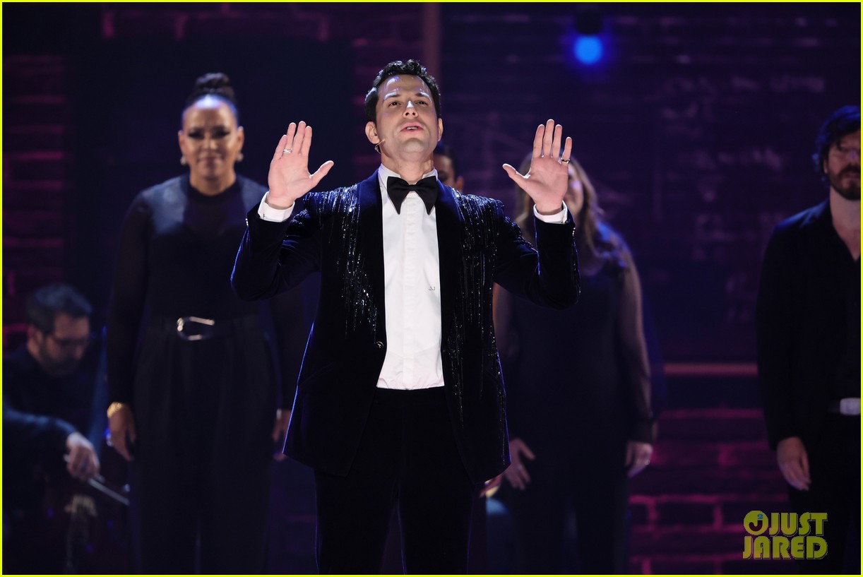Skylar Astin Leads the 'Spring Awakening' Reunion Performance at Tony ...