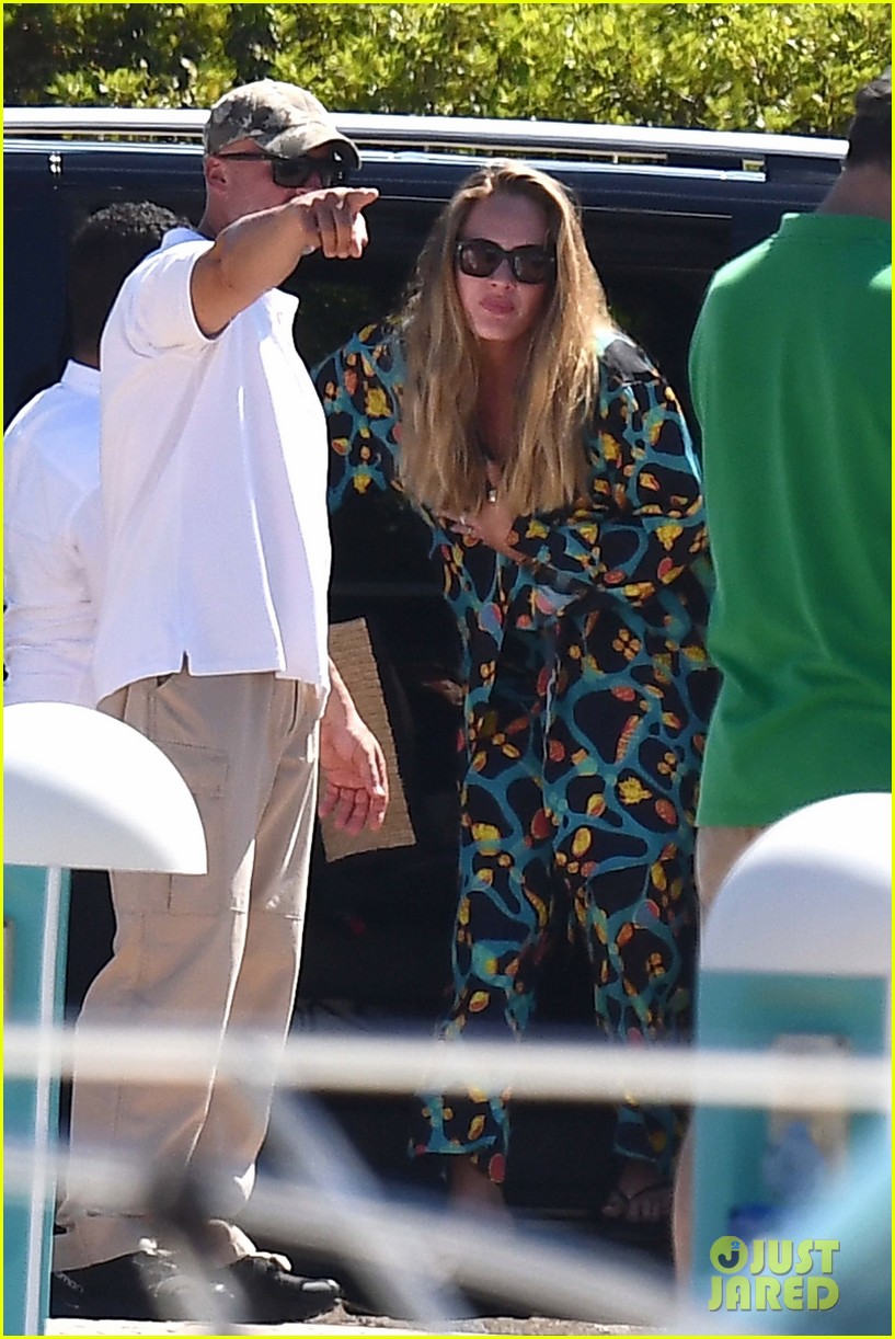 Adele & Boyfriend Rich Paul Enjoy a Romantic Vacation Together in Italy(02)