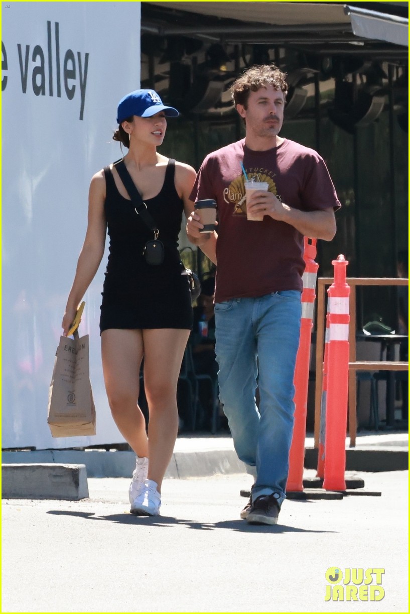 casey affleck spends the day with caylee cowan 034784721