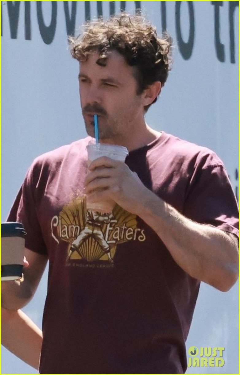casey affleck spends the day with caylee cowan 044784722