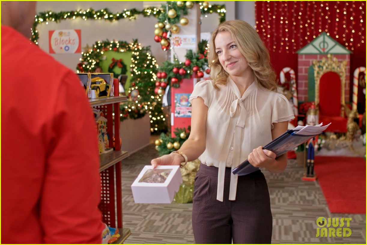 Glee's Vanessa Lengies Tries To Save The Holidays in Hallmark's 'Christmas in Toyland': Photo 4793826