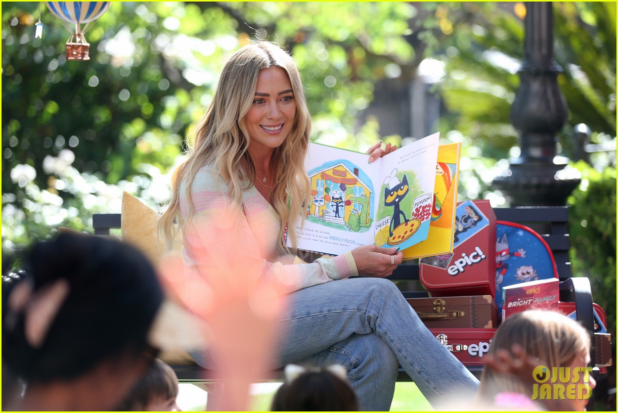 hilary duff epic reading event pics rachael leigh cook more 104784544