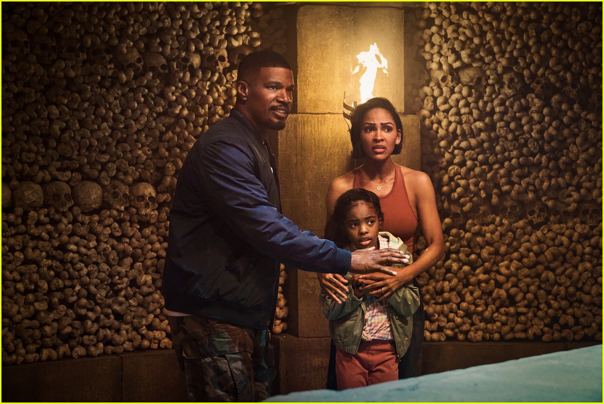 Jamie Foxx Kills Vampires in Netflix's 'Day Shift' Trailer - Watch Now!: Photo 4787820 | Dave Franco, Jamie Foxx, Karla Souza, Meagan Good, Natasha Liu Bordizzo, Netflix, Oliver Masucci, Scott Adkins, Snoop Dogg, Steve Howey, Zion Broadnax Pictures - Vimarsana News