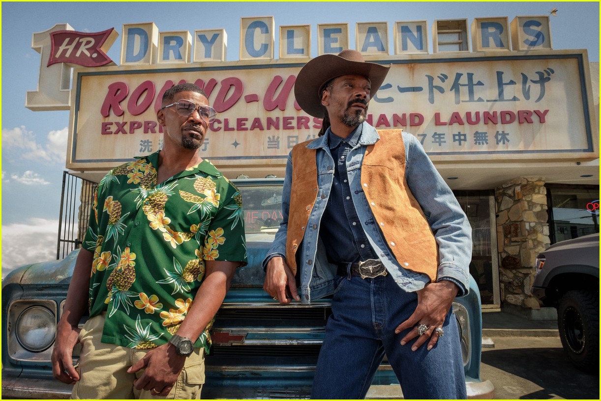 Jamie Foxx Kills Vampires in Netflix's 'Day Shift' Trailer - Watch Now!: Photo 4787821 | Dave Franco, Jamie Foxx, Karla Souza, Meagan Good, Natasha Liu Bordizzo, Netflix, Oliver Masucci, Scott Adkins, Snoop Dogg, Steve Howey, Zion Broadnax Pictures - Vimarsana News