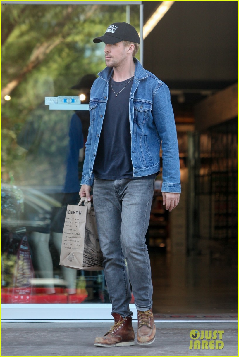 tidligere hårdtarbejdende Stevenson Ryan Gosling Stops by Erewhon Market to Do Some Grocery Shopping: Photo  4790174 | Ryan Gosling Pictures | Just Jared