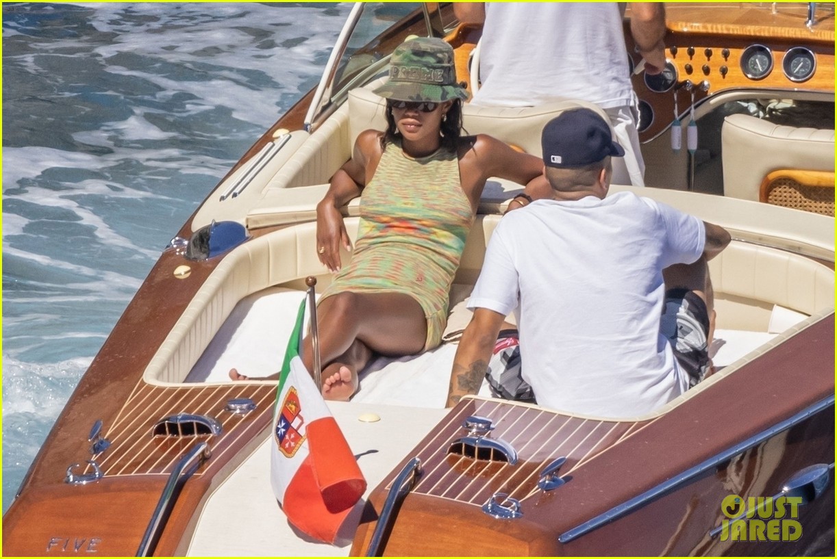 Photo: laura harrier day at sea with sam jarou 70 | Photo 4789452