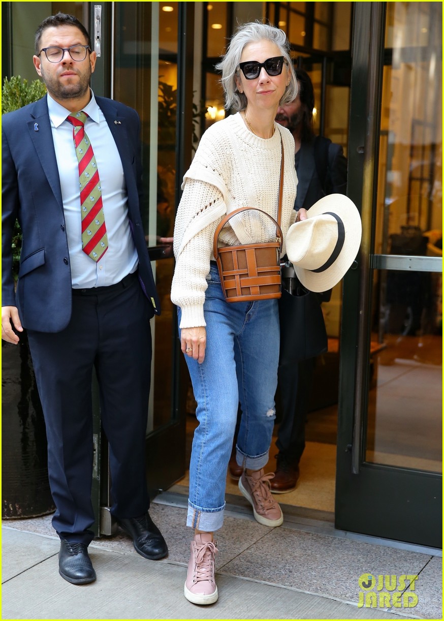 Keanu Reeves & Girlfriend Alexandra Grant Catch a Flight Out of JFK Together Photo 4787209