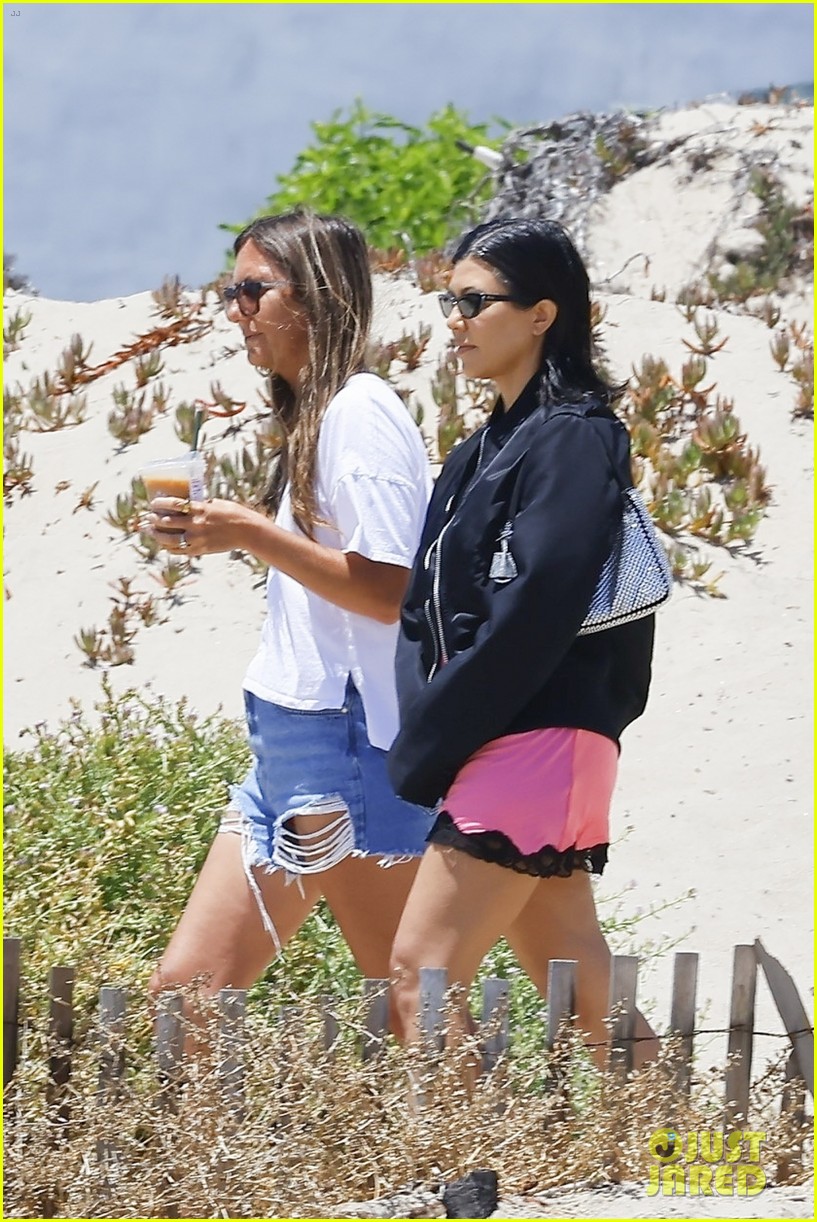 Sisters Kim & Kourtney Kardashian Spend Their Sunday With Friends at a