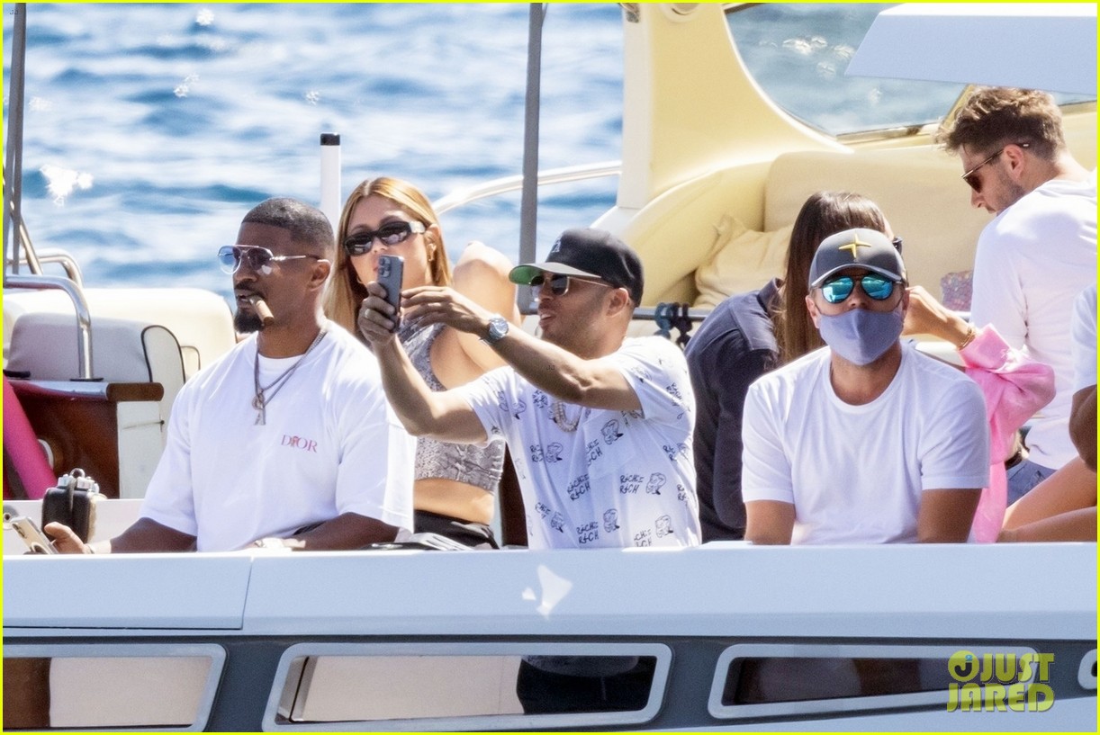 Leonardo DiCaprio & Jamie Foxx Spend the Day Together on Vacation in
