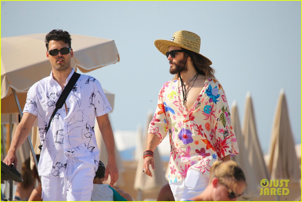 jared leto wears colorful shirt straw hat walk in st tropez 074786174