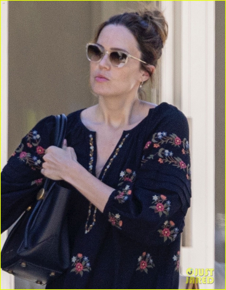 Pregnant Mandy Moore Steps Out for Skincare Treatment After Canceling Tour:  Photo 4786647 | Mandy Moore, Pregnant Celebrities Pictures | Just Jared