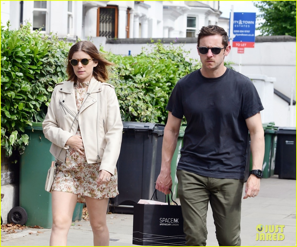 Kate Mara & Jamie Bell Spend the Afternoon House Hunting in London