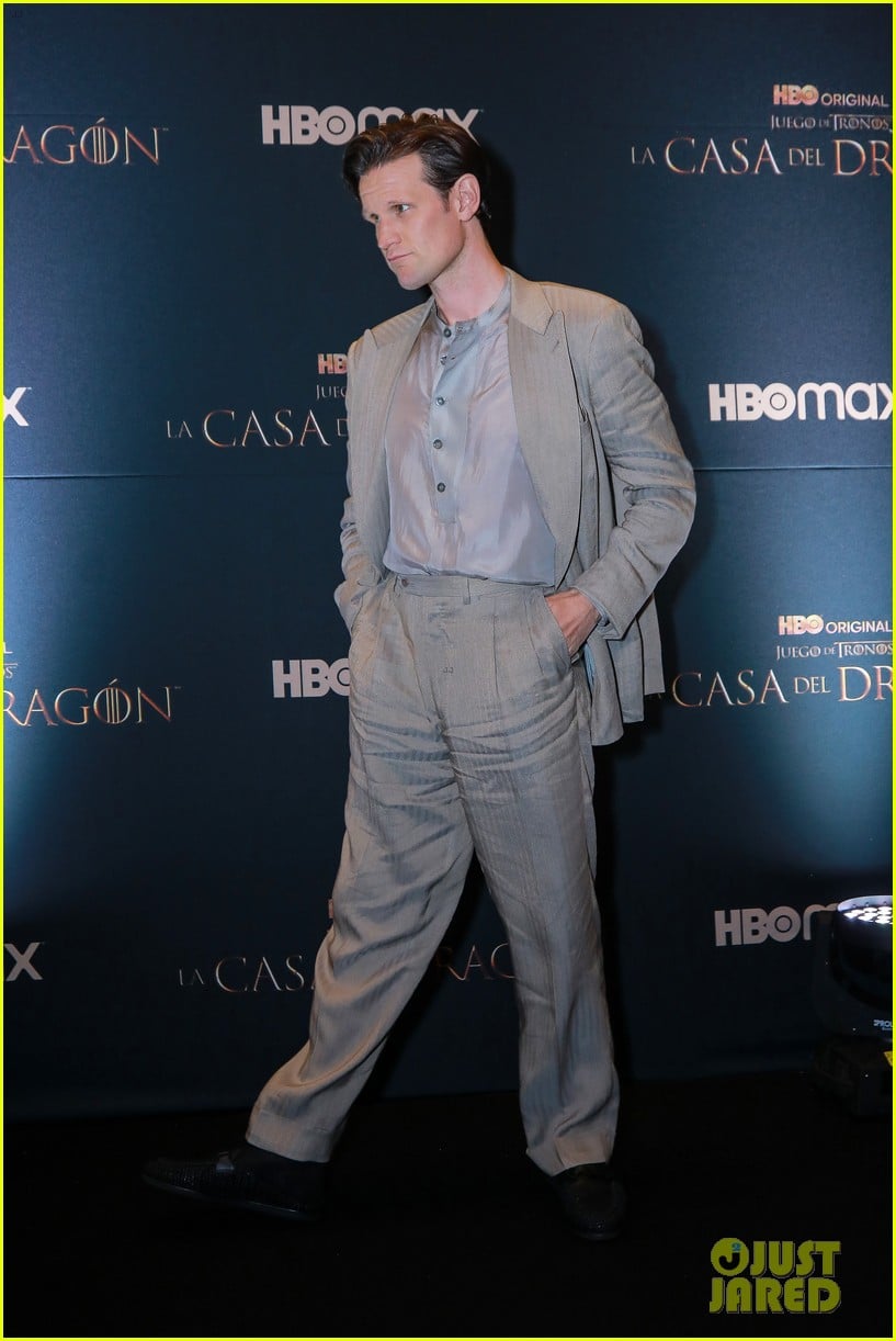 matt smith suits up house of dragon premiere 094796702
