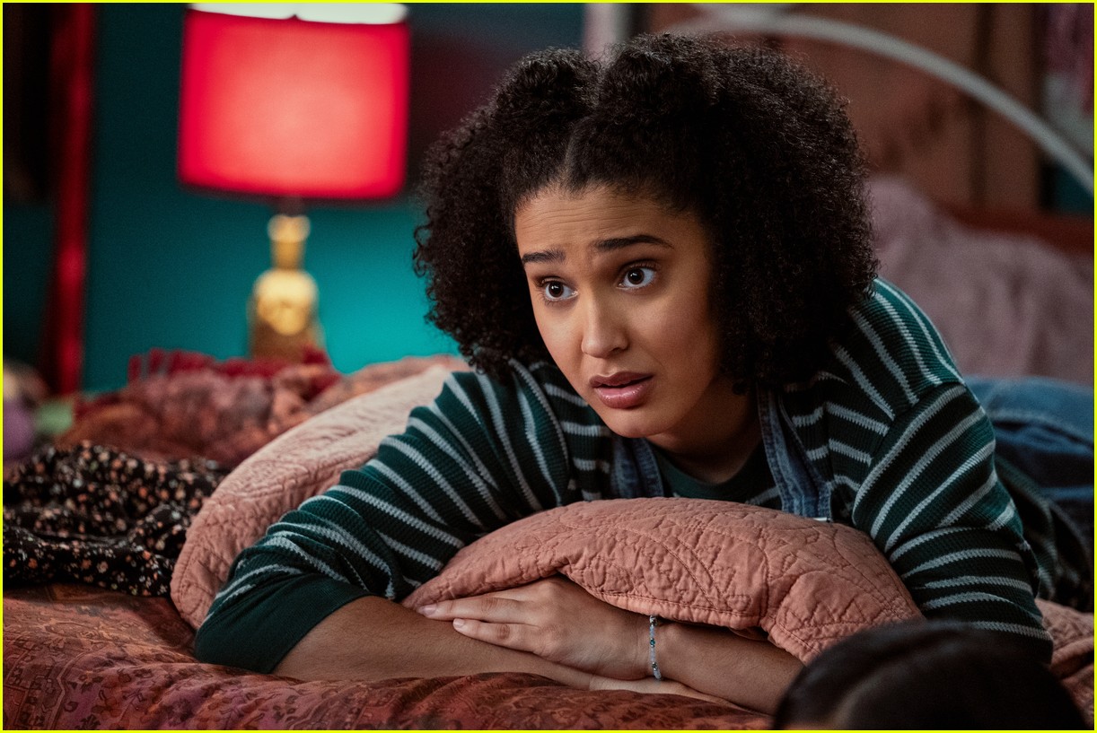 'Never Have I Ever' Season 3 Trailer Debuts Online, Announces Deacon Phillippe as Guest Star!: Photo 4795602 | Darren Barnet, Deacon Phillippe, Jaren Lewison, Lee Rodriguez, Maitreyi Ramakrishnan, Megan Suri, Mindy Kaling, Netflix, Never Have I Ever, Poorna Jagannathan, Ramona Young, Richa Moorjani, Television Pictures - Vimarsana News