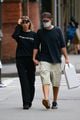 robert pattinson suki waterhouse hold hands day out in nyc 02