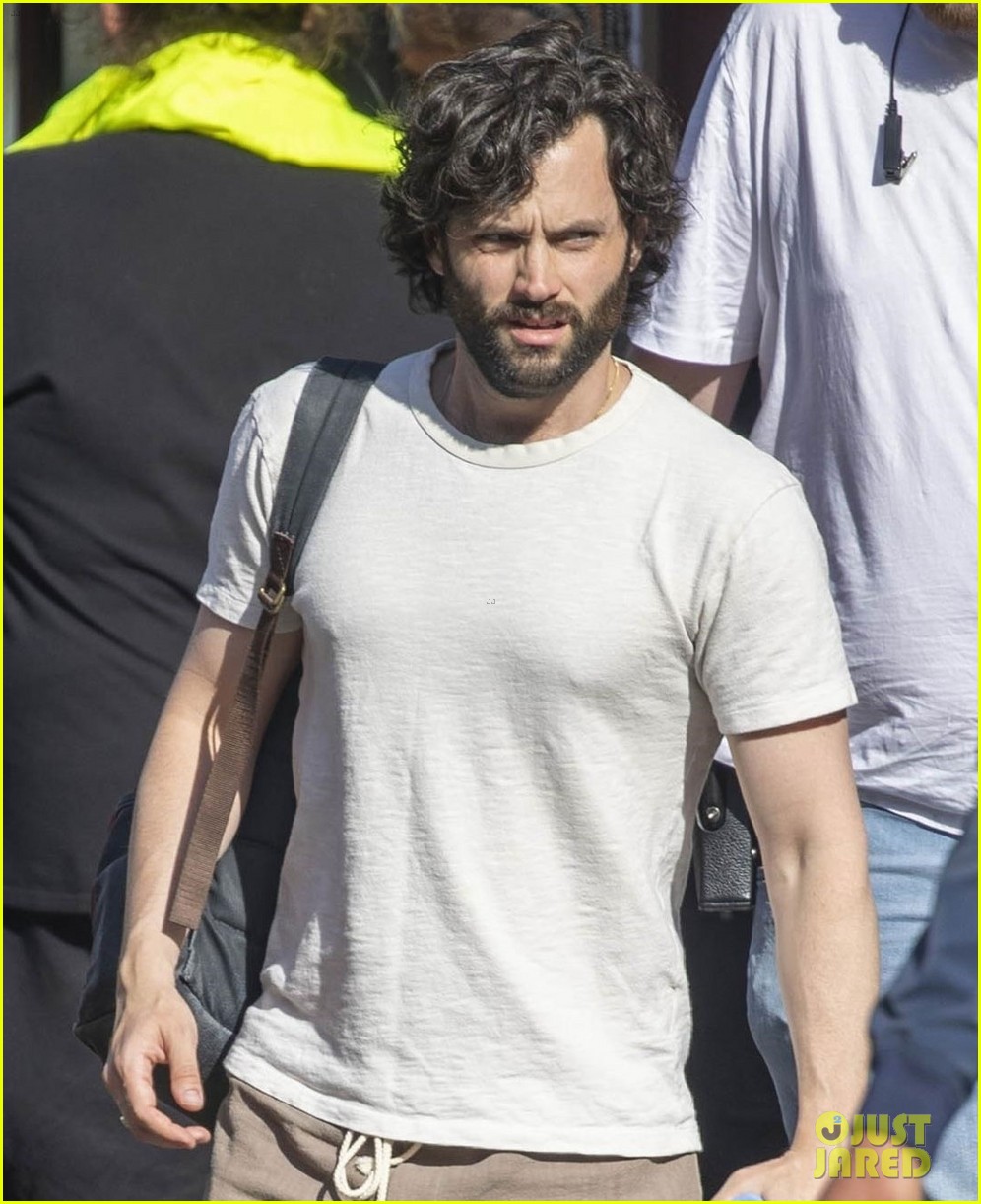 penn badgley heads out after wrapping filming you for the day 04