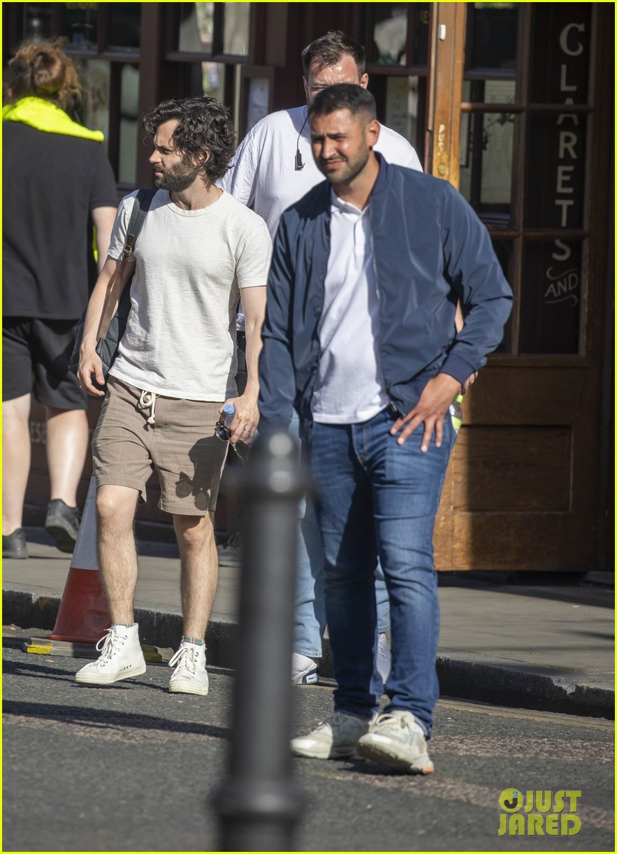 penn badgley heads out after wrapping filming you for the day 124785218