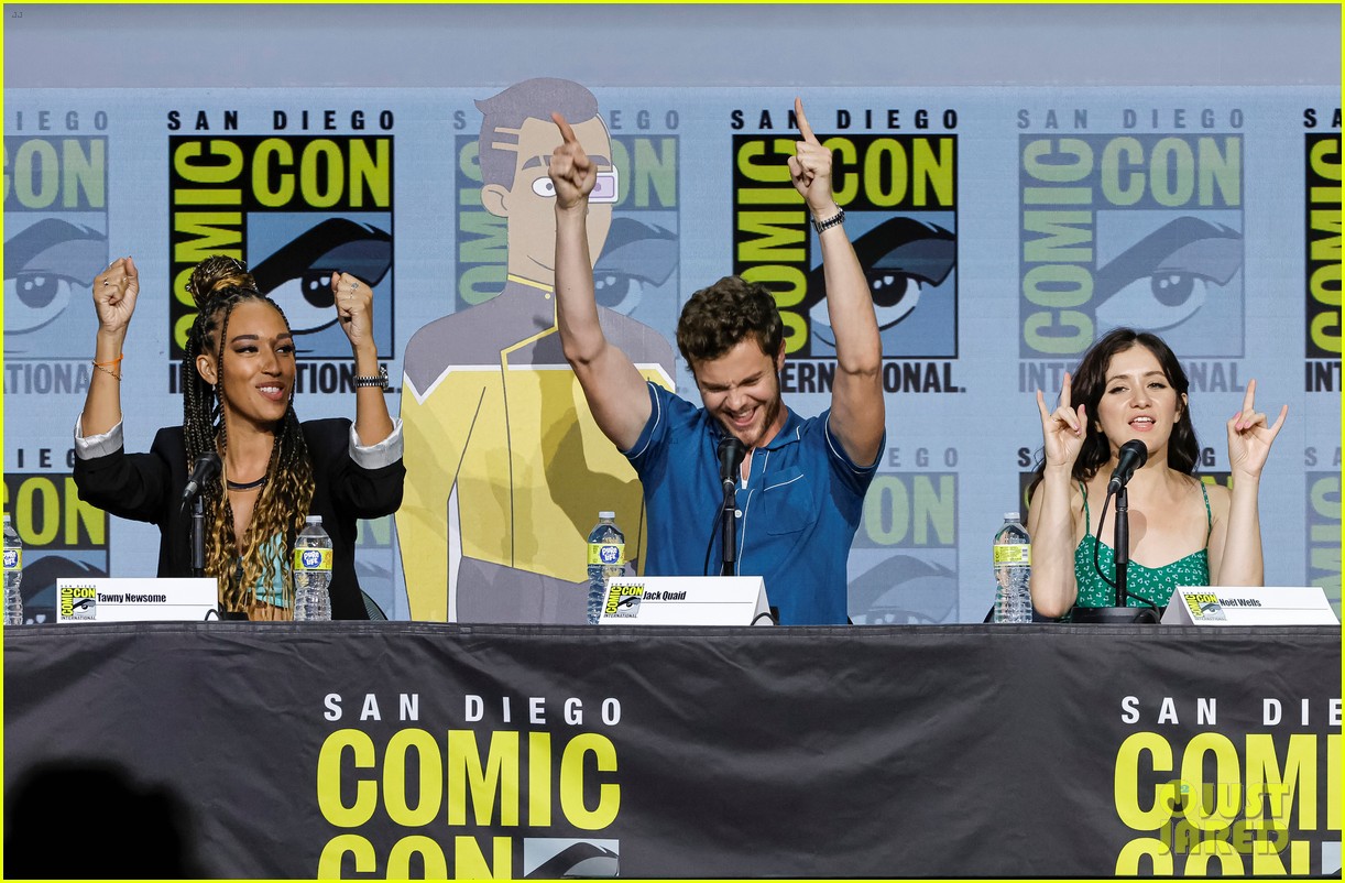 ‘Scream’ Star Jack Quaid Walked Around Comic-Con in a Ghostface Costume