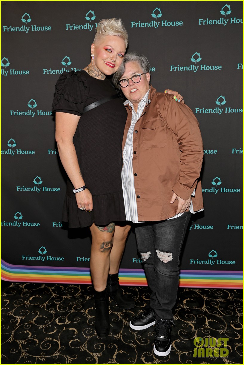 rosie odonnell makes red carpet debut with girlfriend aimee hauer at comedy benefit 054790189