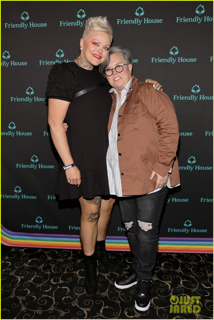 rosie odonnell makes red carpet debut with girlfriend aimee hauer at comedy benefit 074790191