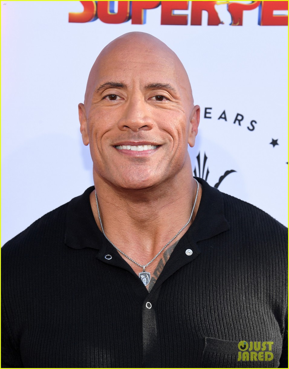 Keanu Reeves Meets Up With Dwayne Johnson & Kevin Hart at 'DC League of ...